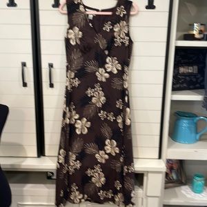 Tommy Bahama dress. Pit to pit 20” length 49”. Fantastic condition.